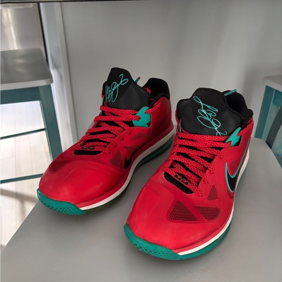 LeBron 9 Low 'Reverse Liverpool Men’s Size 11 - Picture 1 of 6